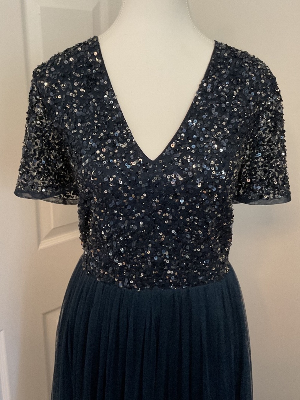 ⭐️ Maya Deluxe Women's V-Neck Navy Gown - size tag missing - Picture 3 of 11